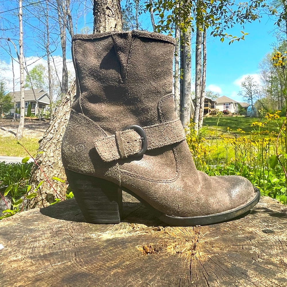 MOVING SALE! Born Leather Suede Taupe Ankle Boots Size 7.5